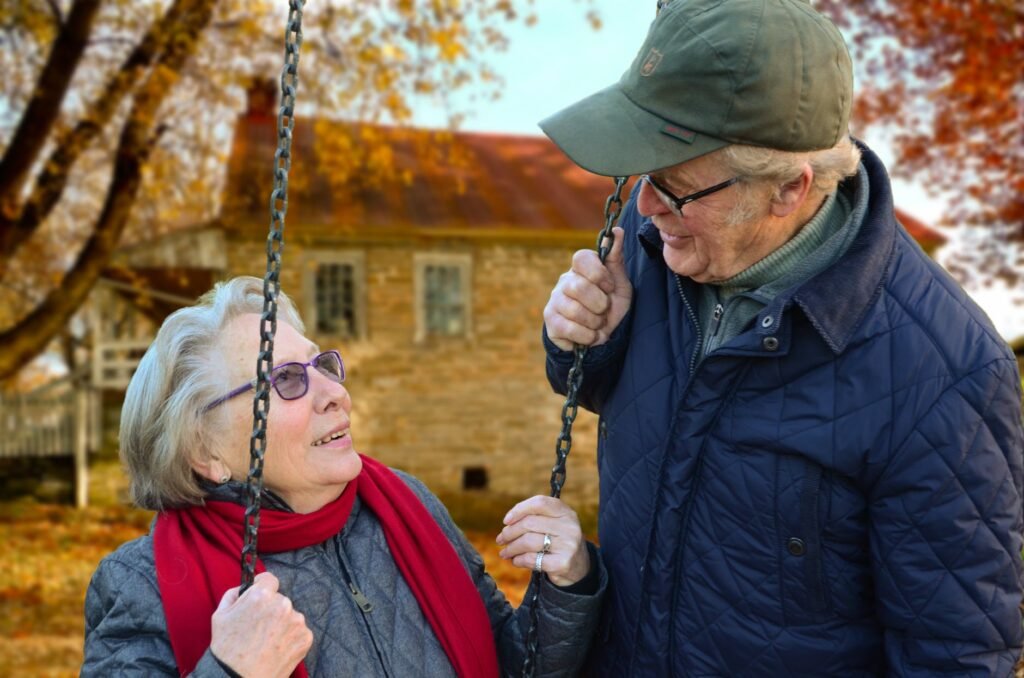 Los 3 pilares de la jubilación en Suiza. Pareja de ancianos jubilados.