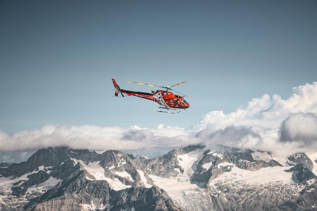 Rescate en helicóptero en los alpes suizos. Seguro médico complementario en Suiza.